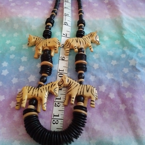 Vintage Chunky Natural Carved Zebra Necklace - Picture 9 of 10